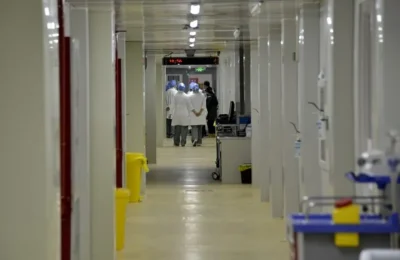 trabajadores-medicos-un-hospital